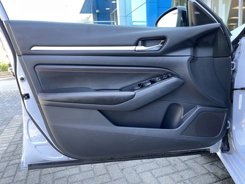 Used 2023 Nissan Altima 2.5 SR image 14