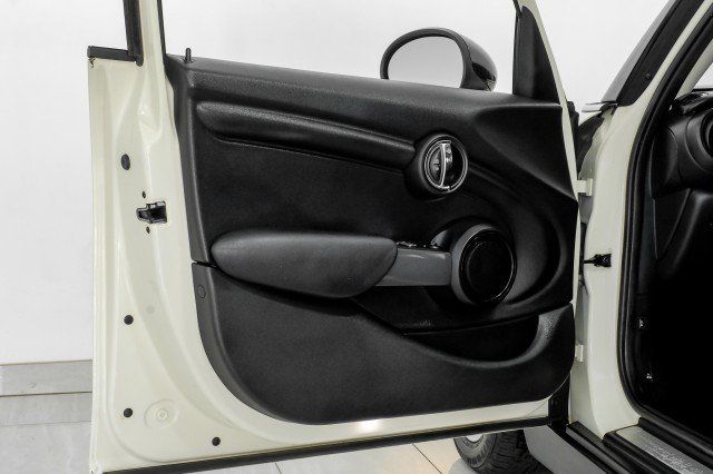 Used 2016 MINI Cooper 4-Door Hardtop FWD image 39