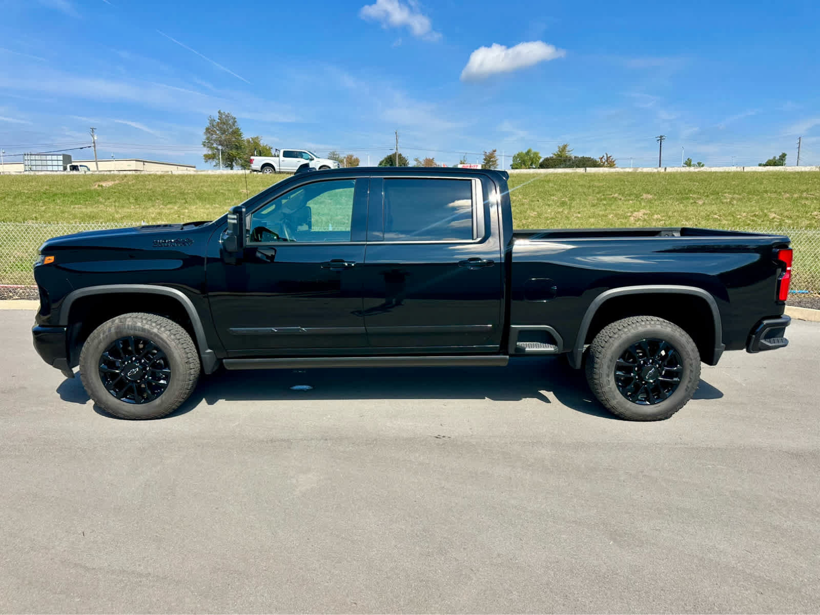 Used 2026 Chevrolet Silverado 2500 High Country w/ Midnight Edition AWD/4WD image 8