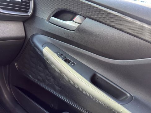 Used 2019 Hyundai Santa Fe SEL image 17