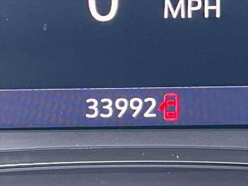 Used 2023 Chevrolet Traverse LT image 23