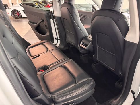 Used 2022 Tesla Model Y Long Range AWD/4WD image 15