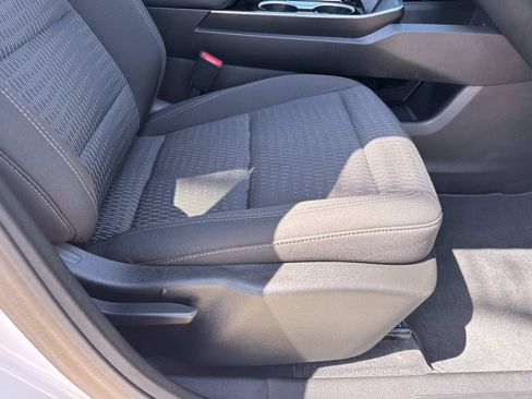Used 2025 Chevrolet Equinox LT FWD image 11