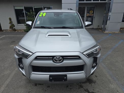 Used 2024 Toyota 4Runner TRD Off-Road image 9