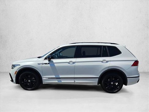 Used 2024 Volkswagen Tiguan SE R-Line FWD image 9