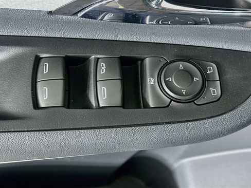 Used 2018 Chevrolet Bolt Premier w/ Driver Confidence II Package FWD image 15