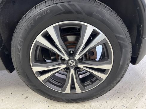 Used 2019 Nissan Rogue SV w/ Premium Package AWD/4WD image 12