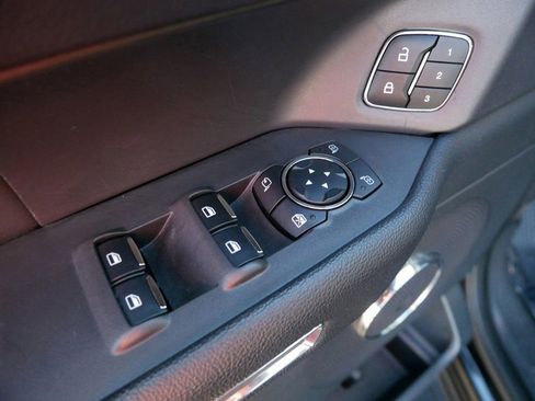 Certified 2024 Ford Expedition XLT image 10