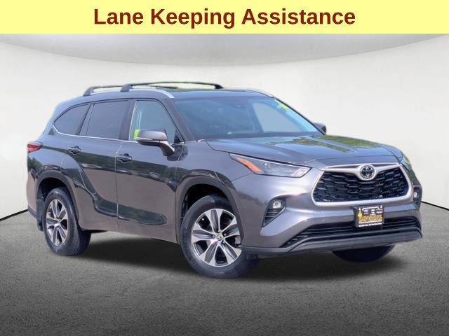 Used 2023 Toyota Highlander XLE AWD/4WD image 11