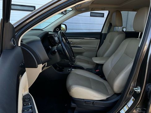 Used 2016 Mitsubishi Outlander SEL image 10