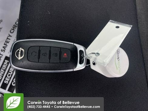 Used 2024 Nissan Pathfinder SV image 27