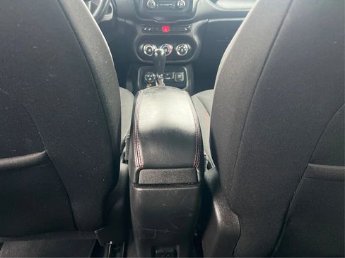 Used 2015 Jeep Renegade Trailhawk w/ Cold Weather Group AWD/4WD image 21