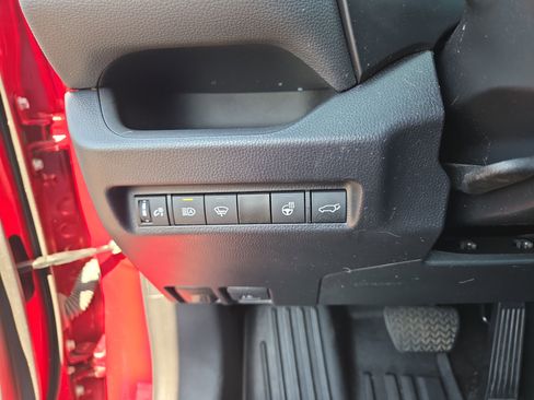 Used 2022 Toyota RAV4 XLE w/ Convenience Package image 32