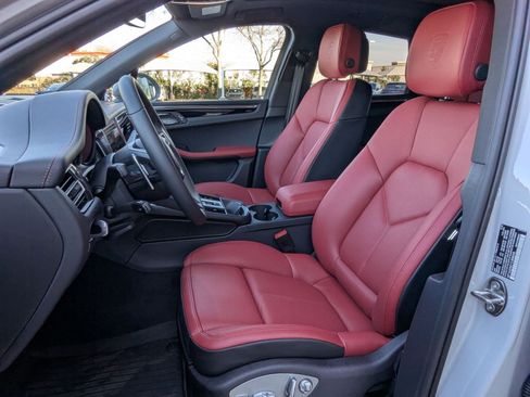 New 2026 Porsche Macan image 5