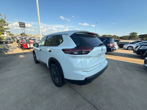 Certified 2024 Nissan Rogue S FWD image 8