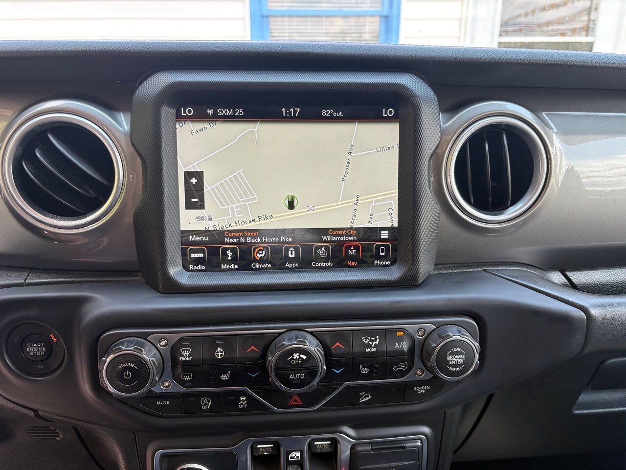 Used 2018 Jeep Wrangler Unlimited Sahara AWD/4WD image 16