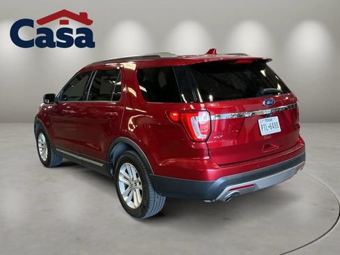Used 2017 Ford Explorer XLT w/ Equipment Group 202A FWD image 4