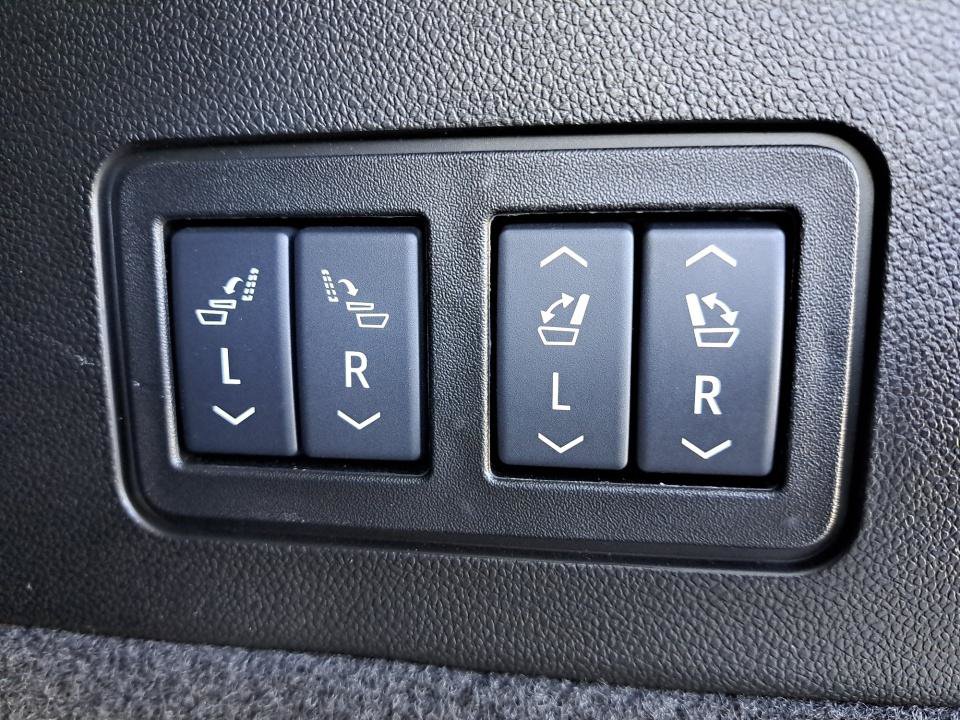 Used 2025 Cadillac XT6 Premium Luxury FWD image 25