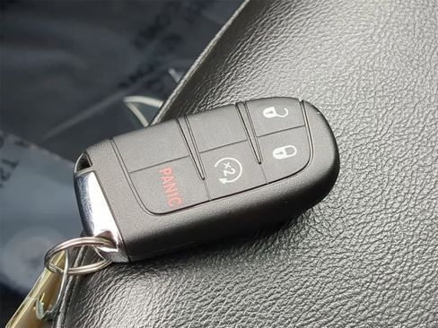 Certified 2018 Jeep Compass Latitude w/ Popular Equipment Group image 33