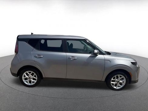 Used 2025 Kia Soul LX w/ LX Technology Package FWD image 16