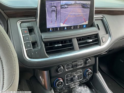 Used 2021 Chevrolet Suburban Z71 w/ Luxury Package AWD/4WD image 9