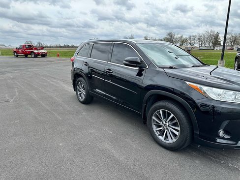 Used 2017 Toyota Highlander XLE image 6