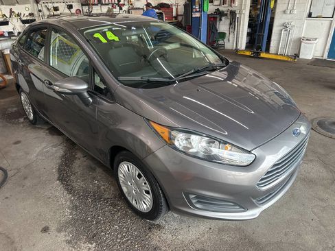 Used 2014 Ford Fiesta SE image 1
