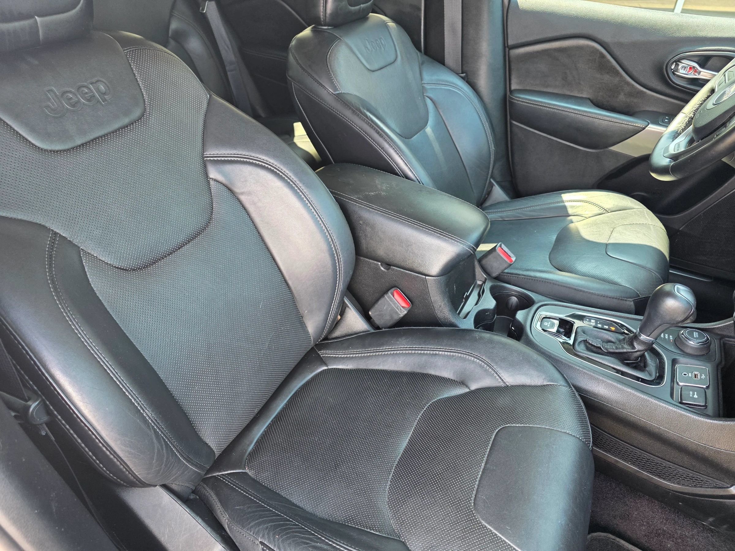 Used 2019 Jeep Cherokee Limited AWD/4WD image 7