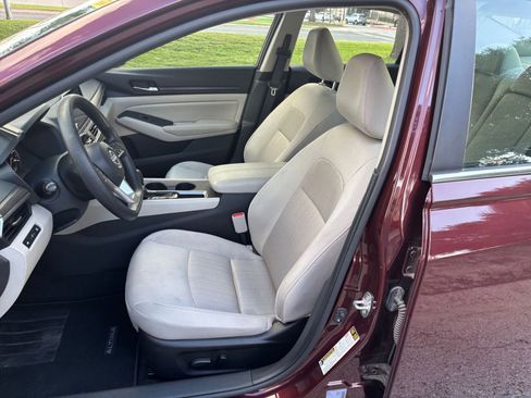 Used 2025 Nissan Altima 2.5 SV FWD image 31