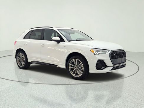 Used 2025 Audi Q3 2.0T Premium w/ Convenience Package AWD/4WD image 3