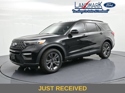 Certified 2022 Ford Explorer XLT w/ Equipment Group 202A RWD image 1