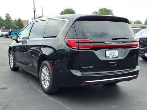 New 2027 Chrysler Pacifica Select FWD image 4