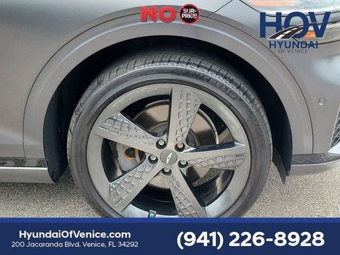Used 2022 Genesis GV70 2.5T w/ Sport Prestige Package AWD/4WD image 9