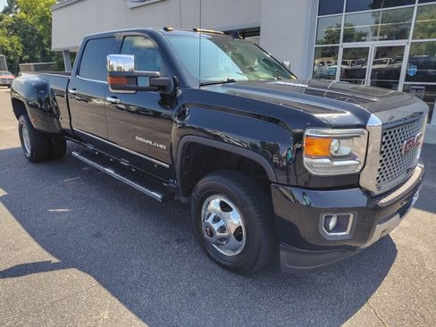 Used 2016 GMC Sierra 3500 Denali image 2