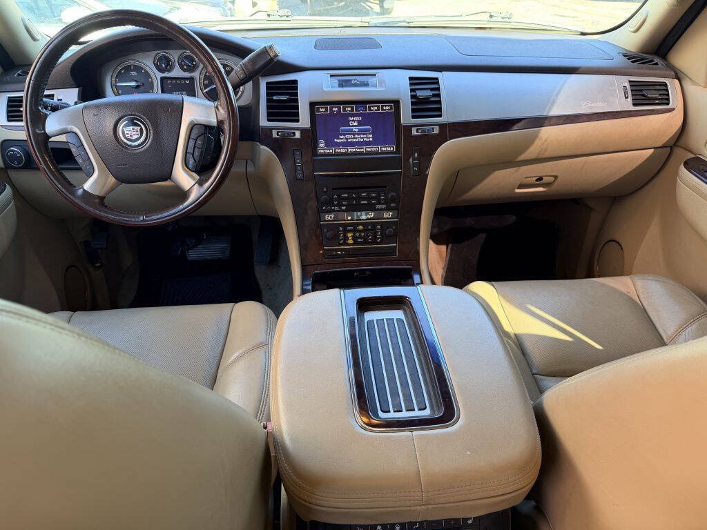 Used 2014 Cadillac Escalade Luxury RWD image 10