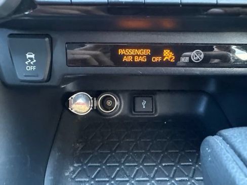 Used 2020 Toyota RAV4 XLE AWD/4WD image 18