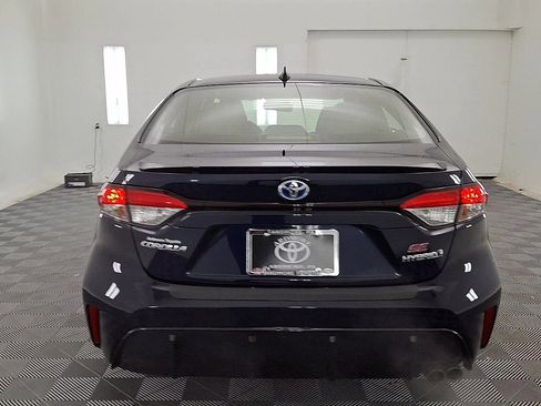 Used 2023 Toyota Corolla SE image 3
