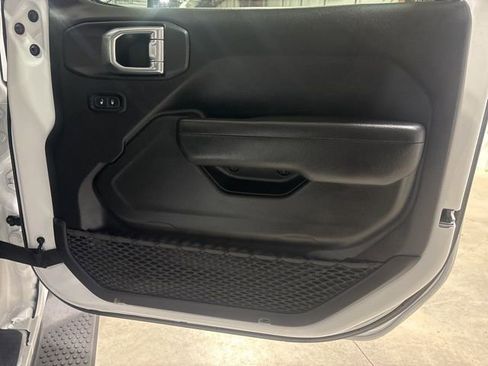 Used 2025 Jeep Wrangler Sport image 5