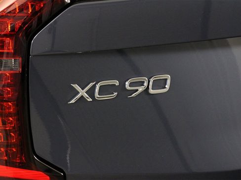 New 2026 Volvo XC90 B6 Plus w/ Protection Package Premier image 16