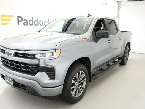 Used 2023 Chevrolet Silverado 1500 RST w/ Z71 Off-Road Package AWD/4WD image 4