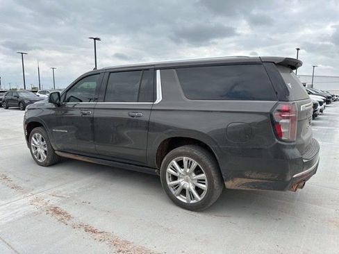 Used 2021 Chevrolet Suburban High Country w/ Premium Package image 18