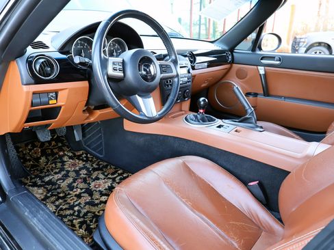 Used 2006 MAZDA MX-5 Miata Grand Touring w/ Suspension Pkg image 16