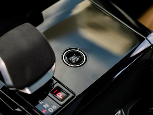 Used 2024 Land Rover Range Rover Sport SE image 64