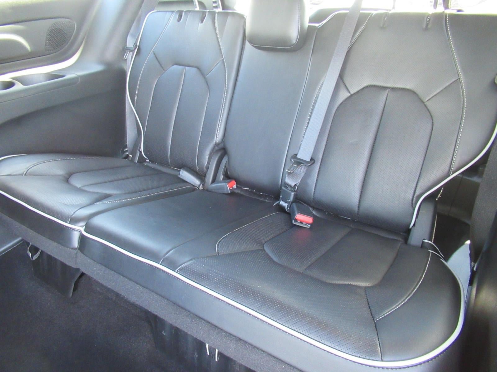 Used 2026 Chrysler Pacifica Limited FWD image 36