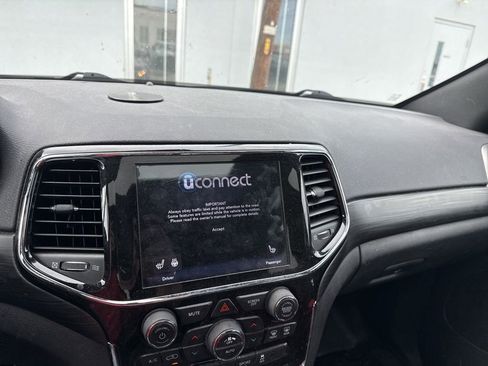 Used 2020 Jeep Grand Cherokee Altitude image 14