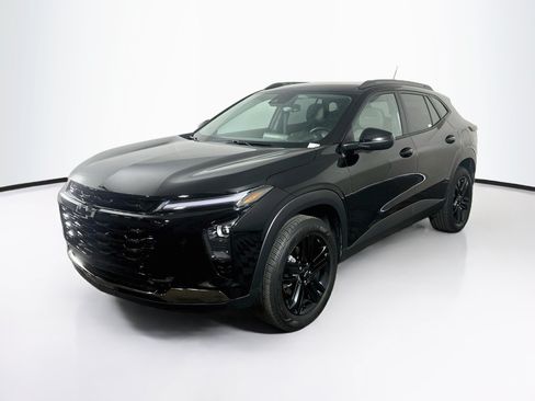 Used 2025 Chevrolet Trax ACTIV FWD image 3
