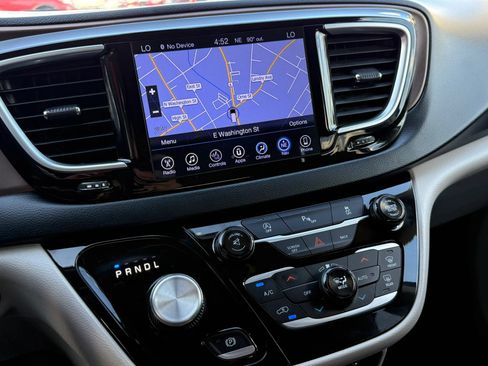 Used 2017 Chrysler Pacifica Touring-L Plus FWD image 15