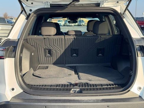 Used 2026 Chevrolet Equinox LT image 4