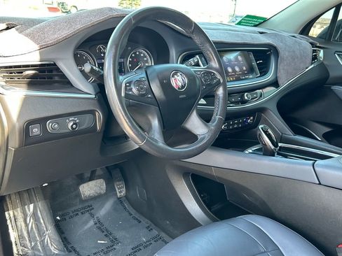 Used 2020 Buick Enclave Essence image 8
