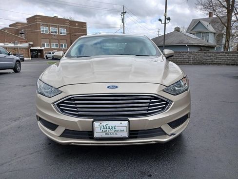 Used 2018 Ford Fusion SE w/ Fusion SE Technology Package image 6